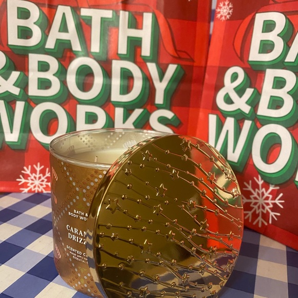 Caramel Drizzle 3 Wick Candle Bath and Body Works NEW This season decorative lid - Picture 2 of 3